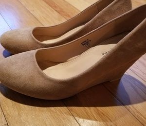 Women's suede wedges